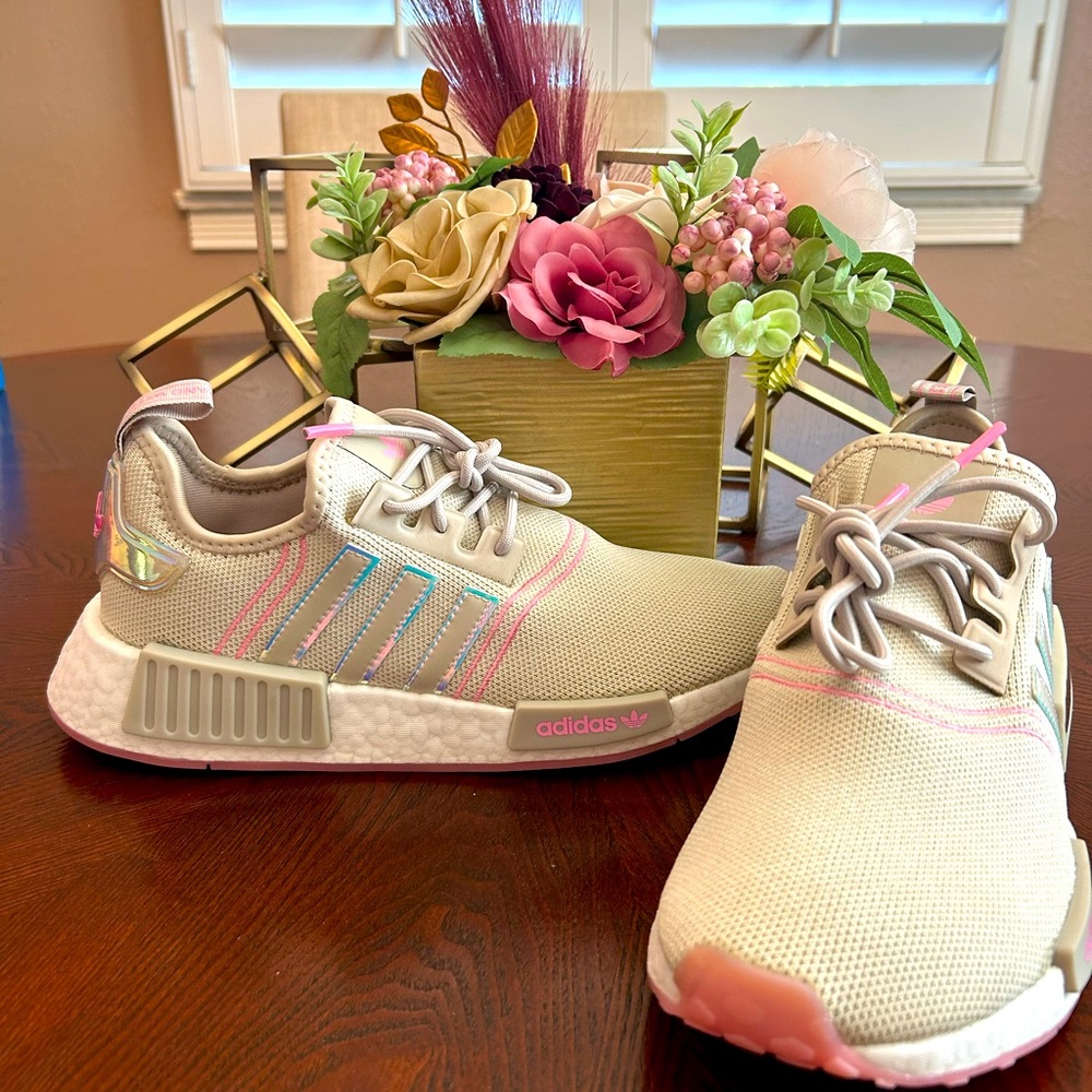 Women Adidas Walking Tennis Shoes